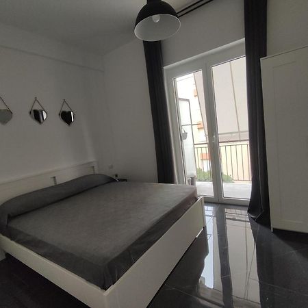 Oniria Suite - 100 Mt Dal Mare Terracina Exterior foto