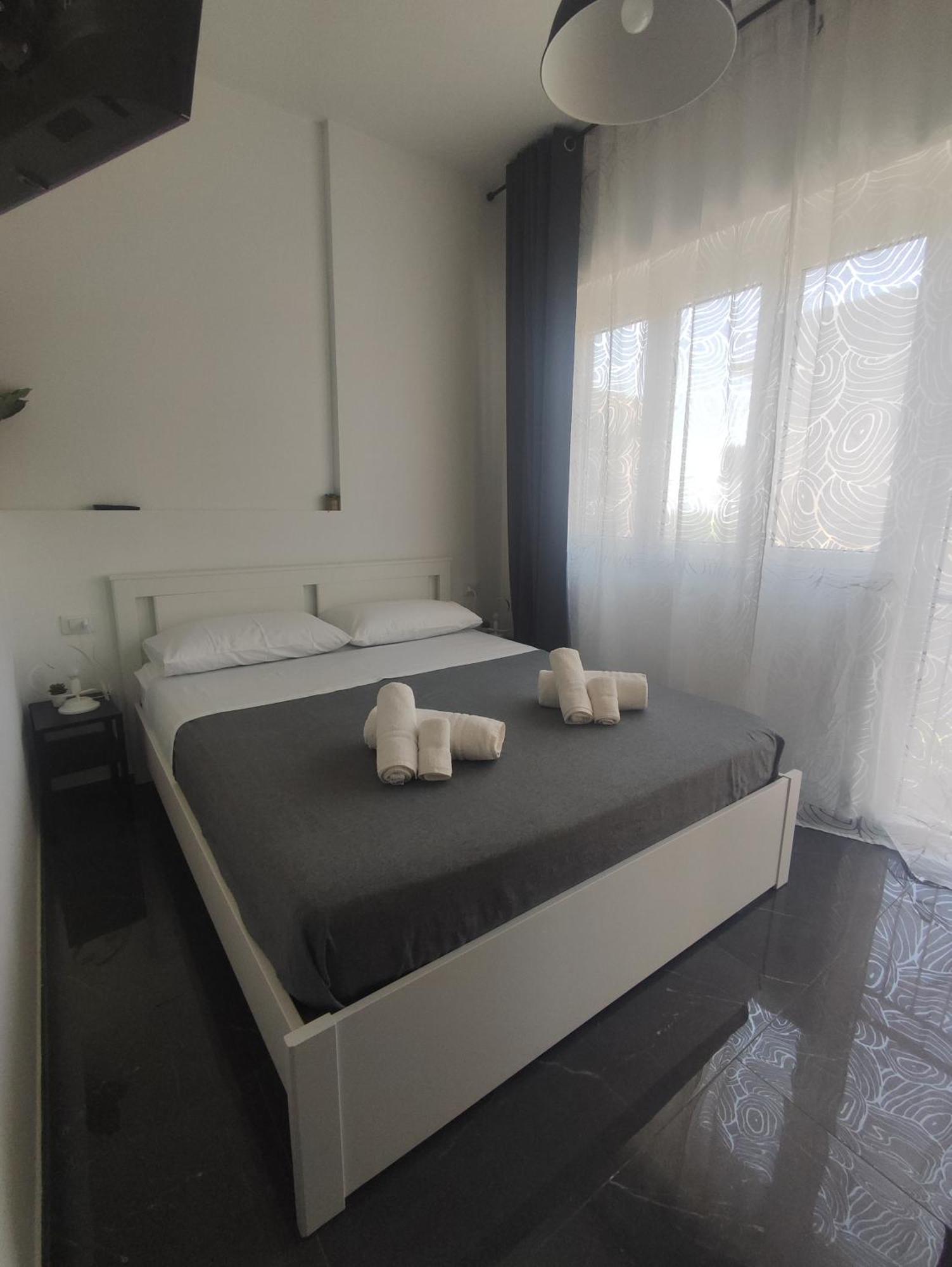 Oniria Suite - 100 Mt Dal Mare Terracina Exterior foto